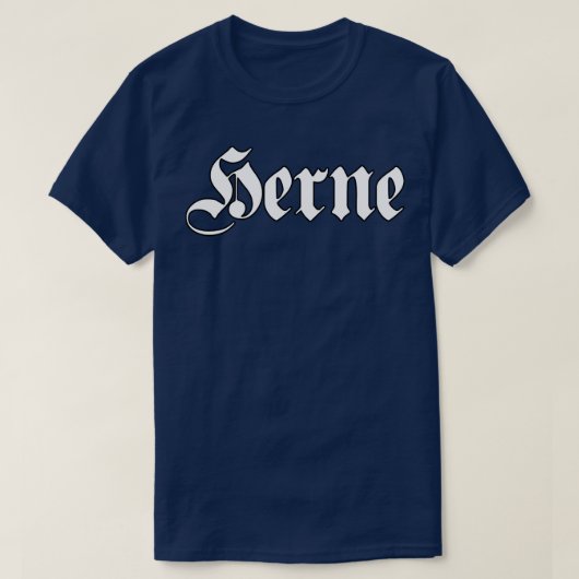 ゴシックフォントで書かれたHerne Tシャツ (デザイン正面)