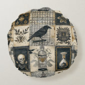 ゴシックフローラスカルとレイヴン模様 ラウンドクッション (裏面)