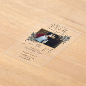 ゴシックフローラ写真結婚式の日付を保存 アクリル招待状 (レイダウン)