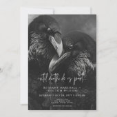 ゴシックブラックホワイトレイヴンエンブレイス結婚式両面 招待状 (正面)