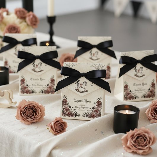 ゴシックロッキングホースのハロウィーンベビーシャワー フェイバーボックス