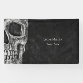 ゴシック体の半スカル頭部の白黒タトゥー店 横断幕