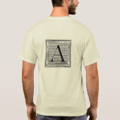 ゴシック体"A"の木版画のWoodblockのイニシャル Tシャツ (裏面)