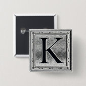 ゴシック体"K"の木版画のWoodblockのイニシャル 缶バッジ (正面&裏面)