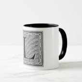 ゴシック体"L"木版画のWoodblockのイニシャル マグカップ (正面右)