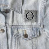 ゴシック体"O"の木版画のWoodblockのイニシャル 缶バッジ (インサイチュ)