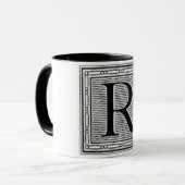 ゴシック体"R"の木版画のWoodblockのイニシャル マグカップ (正面左)