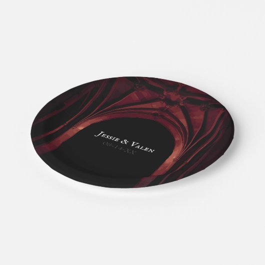 ゴシック様式のアーチエレガントなウェディングダークブラックレッド ペーパープレート (アングル)