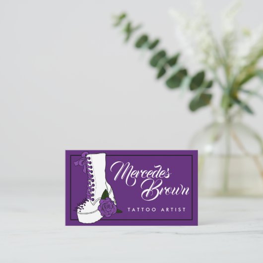 ゴシック様式のスクリプトブーツパープルタトゥーアーティスト 名刺 (スタンド正面)