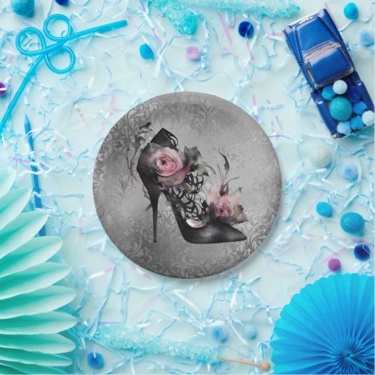 ゴシック様式のファッションスティレットのヒールとモーヴピンクのバラ ペーパープレート (パーティー)