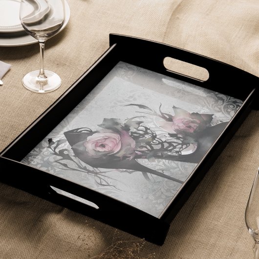 ゴシック様式のファッションスティレットのヒールとモーヴピンクのバラ 薄葉紙