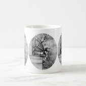 ゴシック様式のフェアリーコーヒーマグby Molly Harrison コーヒーマグカップ (中央)