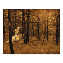 ゴシック様式のヴィンテージエンジェルブラウンの森の木