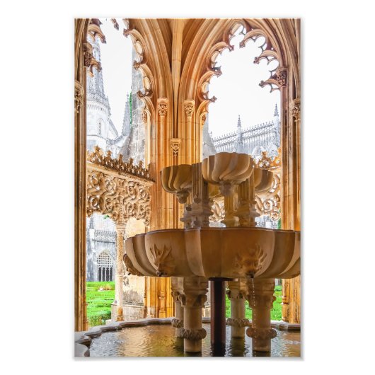 ゴシック様式の噴水と回廊。バタルハ修道院 フォトプリント            (正面)