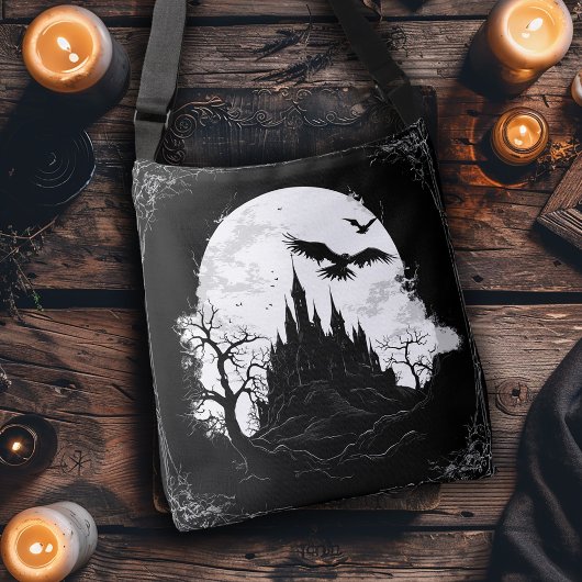 ゴシック様式の城と月 クロスボディバッグ