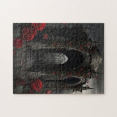 ゴシック様式の墓地ガゼボと赤いバラの夜 ジグソーパズル (横)