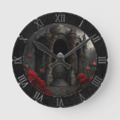 ゴシック様式の墓地ガゼボと赤いバラの夜 ラウンド壁時計 (正面)