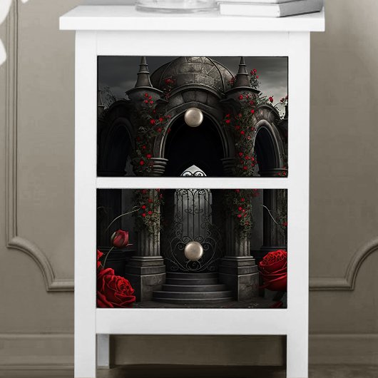 ゴシック様式の墓地ガゼボと赤いバラの夜 薄葉紙