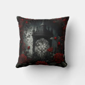 ゴシック様式の墓地バラガーデンと赤と黒 クッション (裏面)