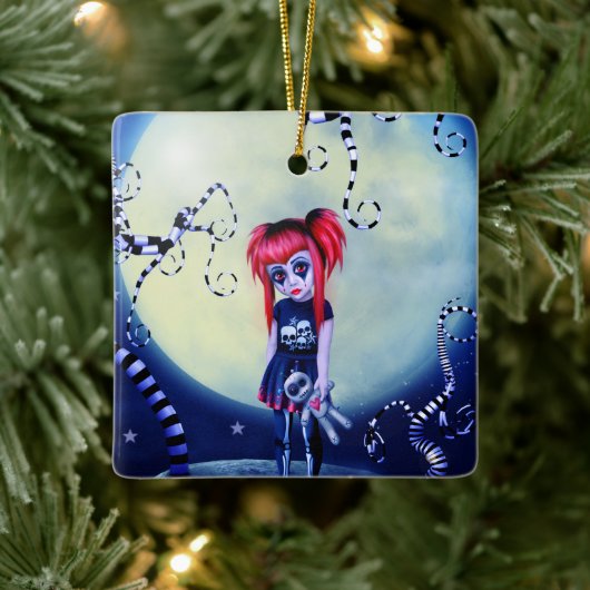 ゴシック様式の女の子ブードゥー人形と不気味なつる植物 セラミックオーナメント (ツリー)