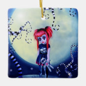 ゴシック様式の女の子ブードゥー人形と不気味なつる植物 セラミックオーナメント (正面)