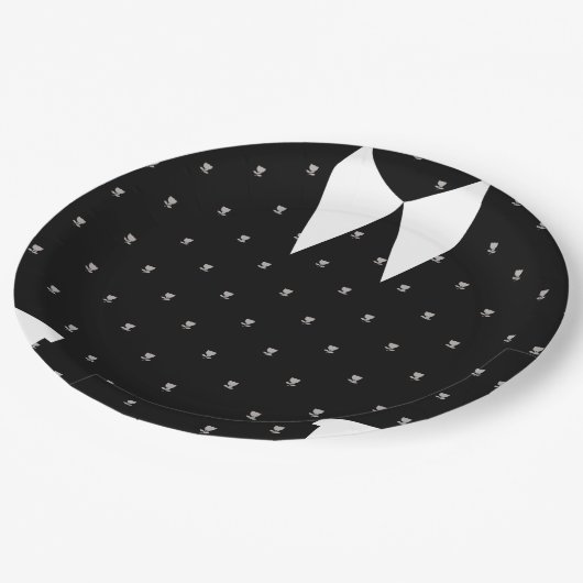 ゴシック様式の小さな女の子で黒いドレス誕生日 ペーパープレート (アングル)