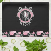 ゴシック様式の愛 |ピンクと黒のスケルトンハートフローラ キッチンタオル (折り畳み)