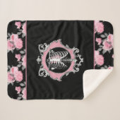ゴシック様式の愛 |ピンクと黒のスケルトンハートフローラ シェルパブランケット (正面(横))