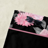 ゴシック様式の愛 |ピンクと黒のスケルトンハートフローラ ビーチタオル (インサイチュ)