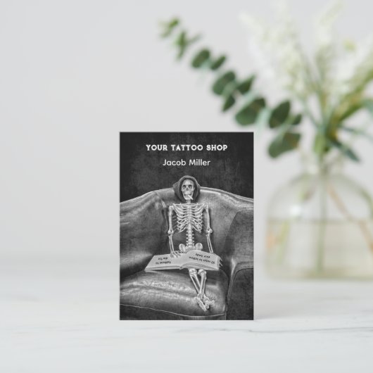 ゴシック様式の白黒のスケルトン入れ墨ショップ 名刺 (スタンド正面)