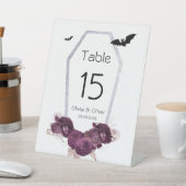 ゴシック様式の紫と銀の棺のこうもり結婚ズ 台座サイン (インサイチュ)