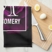 ゴシック様式の紫色から赤色のバラの花モノグラム キッチンタオル (四つ折り)