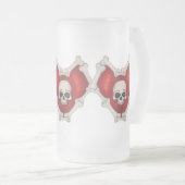 ゴシック様式の赤いハートの輪(骨とスカル) フロストグラスビールジョッキ (正面右)