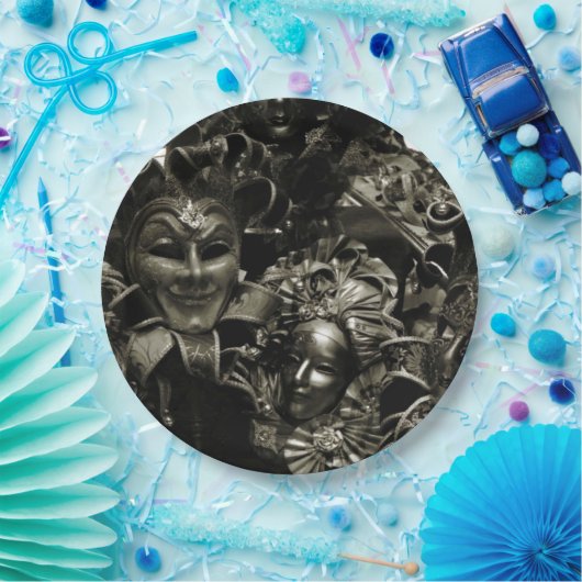 ゴシック様式の黒い仮装マスクと白黒 ペーパープレート (パーティー)