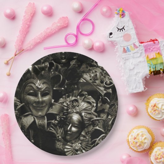 ゴシック様式の黒い仮装マスクと白黒 ペーパープレート (パーティー)