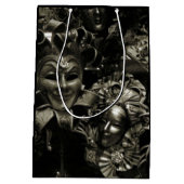 ゴシック様式の黒い仮装マスクと白黒 ミディアムペーパーバッグ (裏面)