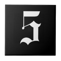 ゴシック様式屋家番号のタイル-黒の白