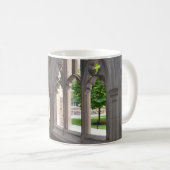 ゴシック様式復活のコーヒー・マグ コーヒーマグカップ (正面右)