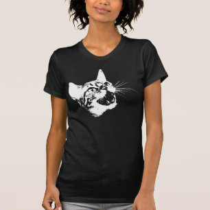 ゴシック様式猫の野生の邪悪で恐いうなり声の牙 Tシャツ