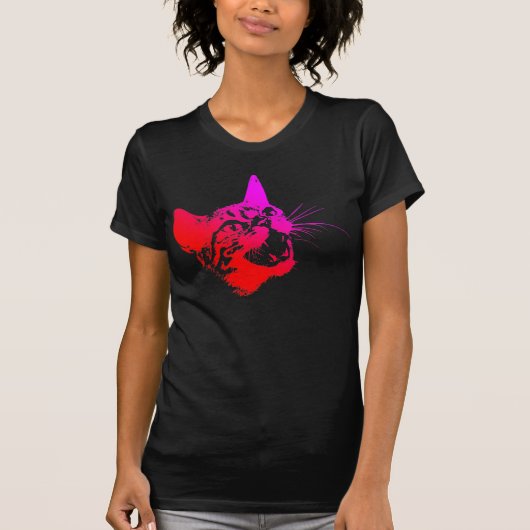ゴシック猫 野生 邪悪 怖い 唸る 牙 Tシャツ (正面)