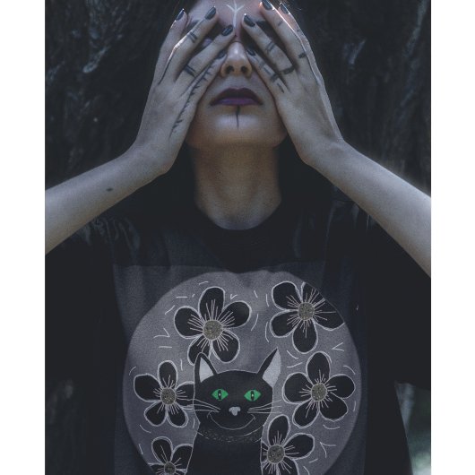 ゴシック猫whimsigoth black cats flowers tシャツ