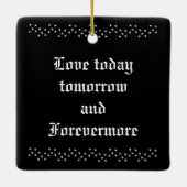 ゴシック結婚スキスをするラヴカスタムァン セラミックオーナメント (裏面)