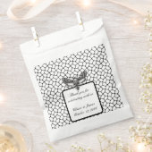 ゴシック結婚式の引き出物バッグモス&レースブラック&ホワイト フェイバーバッグ (クリップ留めされた状態)