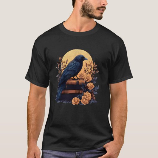 ゴシック調のオブジェが積まれた古い本の上の静かに佇むワタリガラス Tシャツ (正面)