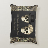 ゴシック風の新郎新婦スカルが死パーソナライズされたぬ アクセントクッション (裏面(縦))