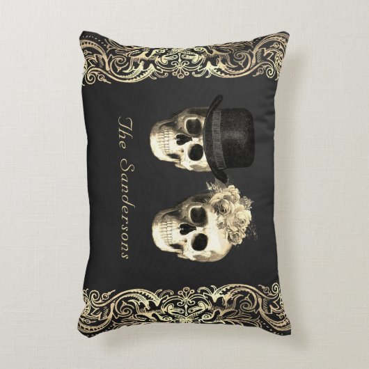 ゴシック風の新郎新婦スカルが死パーソナライズされたぬ アクセントクッション (正面(垂直))