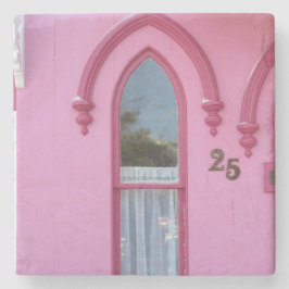 ゴシック風の窓と雪 – マーサのブドウ畑 ストーンコースター