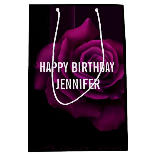 ゴシック風の紫色がかった赤バラの花の誕生日 ミディアムペーパーバッグ (正面)