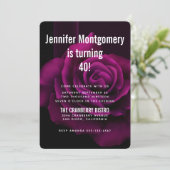 ゴシック風の紫色がかった赤バラの花の誕生日 招待状 (スタンド正面)