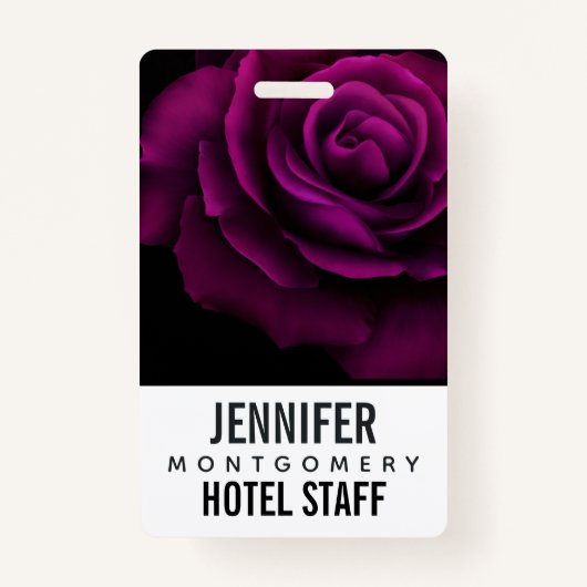 ゴシック風の紫赤バラの花 バッジ (正面)